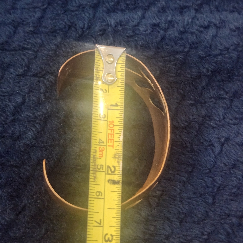 Stamped Vintage copper cutout leaf cuff bracelet. - Picture 3 of 6